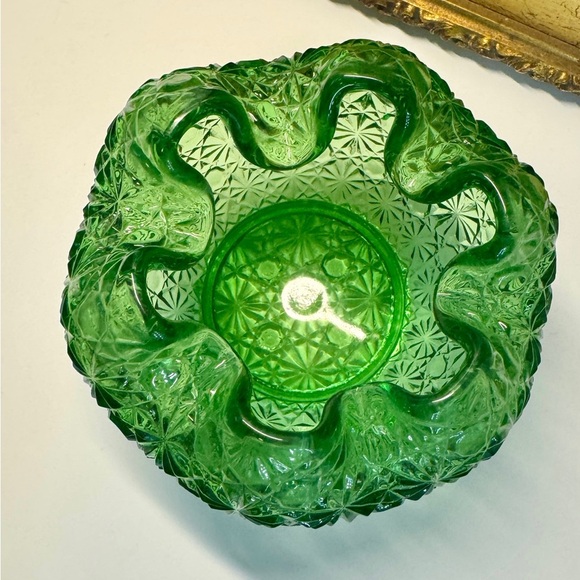 VTG L.E. Smith Emerald Green Daisy & Button Crimped Rim Art Glass Rose Bowl Vase - Picture 4 of 6